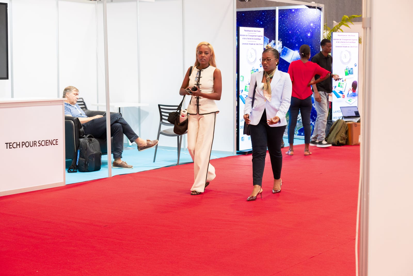 ASPEX — Participant arrivals, photo 81